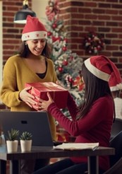 Kalėdines dovanos darbuotojams