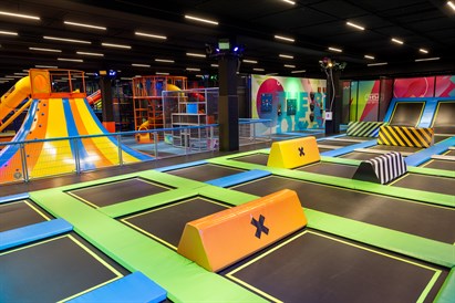 Nuotykis pramogų parke „360 Arena“ dviem + pica