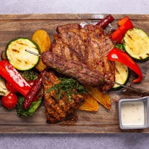 „MeatUp“ ant žarijų keptų mėsų rinkinys