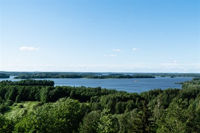 Vaizdingas plaukimas kateriu Galuonų ežere