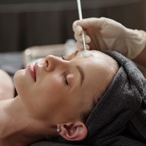 Skaistinamoji ir drėkinamoji veido procedūra