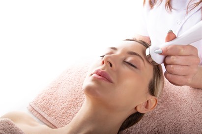 Veido valymas ir drėkinimas „HydraFacial“