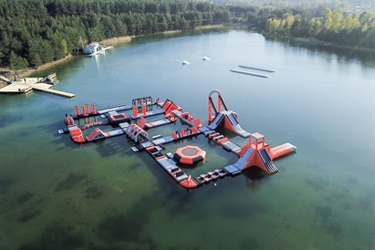 Pramogos vandens batutų parke dviem