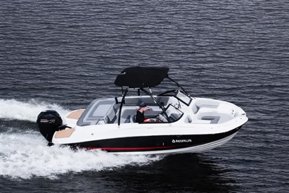 Vandens pramogos „Molėtai Resort“