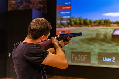 Pramogaukite modernioje šaudykloje MANCAVE