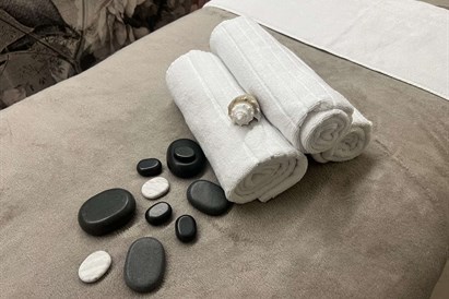 Masažas karštais akmenimis + aromaterapija