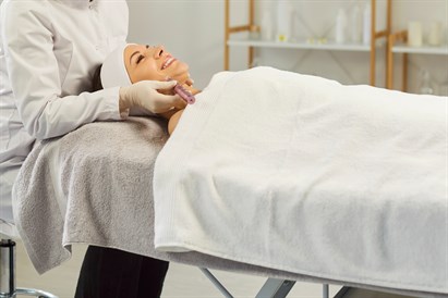 Švytėjimo suteikianti veido procedūra HIKARI