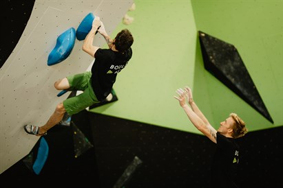 Laipiojimas dirbtinėmis uolomis dviem