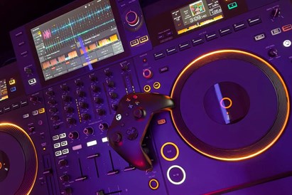 Profesionali DJ pamoka studijoje