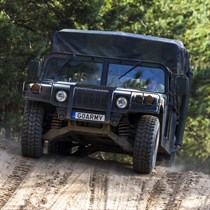 Išbandyk net tris karines transporto priemones