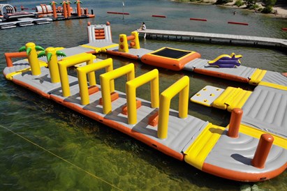 Pramogos ant vandens batutų