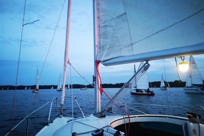 Naktinis plaukimas jachta „Freedom“