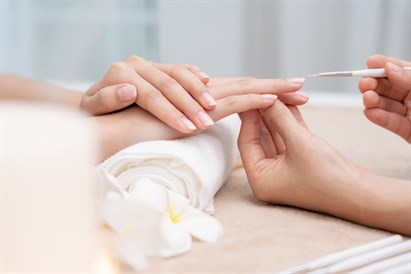 Klasikinis manikiūras su lakavimu MOA BEAUTY