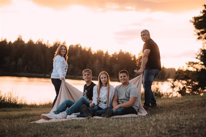 Profesionali šeimos fotosesija studijoje arba lauke