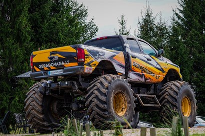 Vairuok „Monster truck“ specialioje trasoje