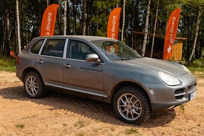 Patirk visą PORSCHE galią bekelės trasoje