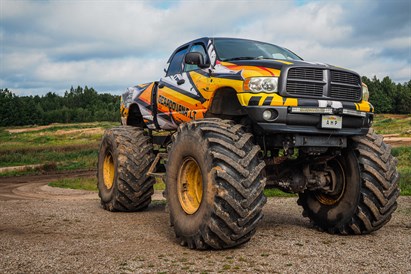 Vairuok „Monster truck“ specialioje trasoje