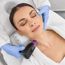 Stangrinamoji radijo dažnių procedūra veidui