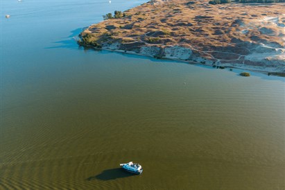 Plaukimas kateriu Kuršių mariose iš Nidos