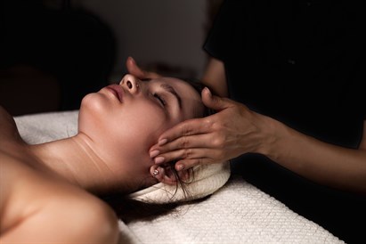 Veido odą jauninantis masažas