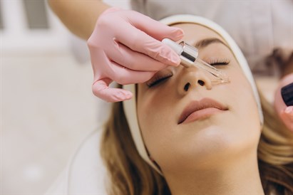 Pigmentaciją mažinanti veido procedūra HIKARI