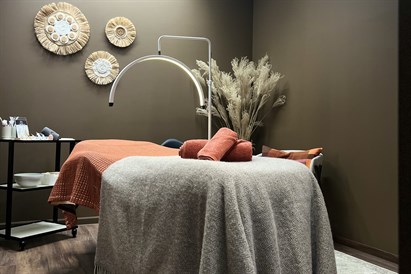 Maitinamoji ir drėkinamoji veido procedūra