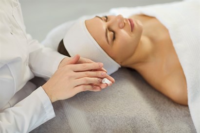 Skaistinamoji veido procedūra su vitaminu C