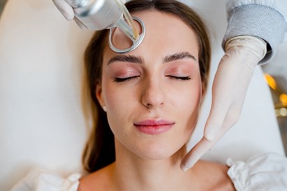 Veido procedūra su lazeriu „MultiTherapy“