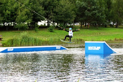 Apsilankymas vandenlenčių parke „Wake & Jump“