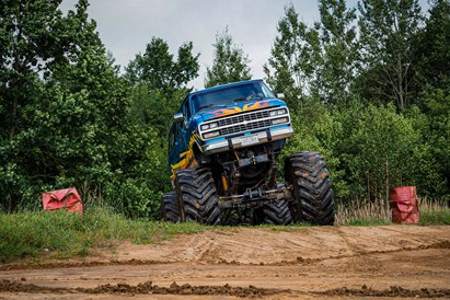 Vairuok MONSTER BUS trasoje