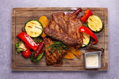 „MeatUp“ ant žarijų keptų mėsų rinkinys