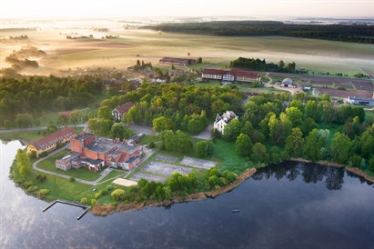 Skrydis virš 3 žymių Lietuvos dvarų