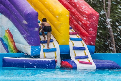 Vandens pramogos „Wake & Jump Kupiškis“