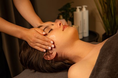 Jauninamoji LED šviesos terapija veidui