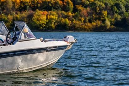 Vaizdingas plaukimas kateriu Galuonų ežere