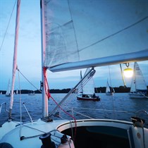 Naktinis plaukimas jachta „Freedom“