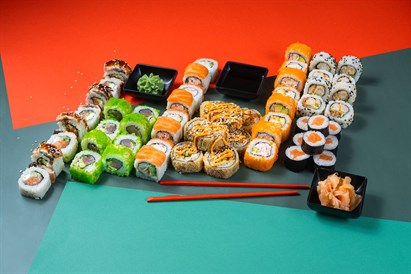 SUSHI LOVERS šventinis 56 sušių rinkinys