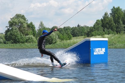 Apsilankymas vandenlenčių parke „Wake & Jump“