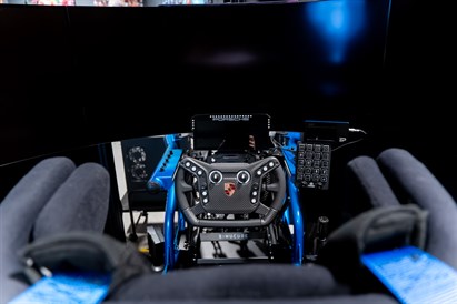 Lenktynės profesionaliame simuliatoriuje