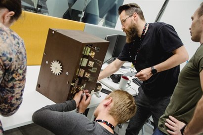 Galvosūkių žaidimas „Profesoriaus dėžė“