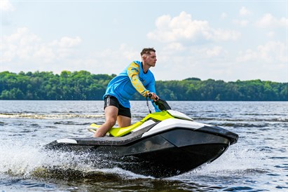 Plaukimas vandens motociklu Kauno mariose