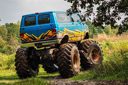 Vairuok MONSTER BUS trasoje