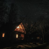 Poilsis namelyje su pirtele ir kubilu 