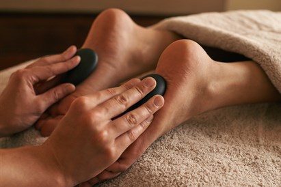 Viso kūno masažas su šiltais akmenimis