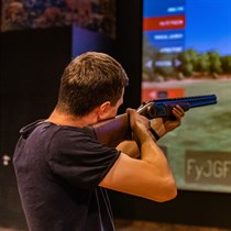 Pramogaukite modernioje šaudykloje MANCAVE