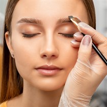 Blakstienų ir antakių laminavimas