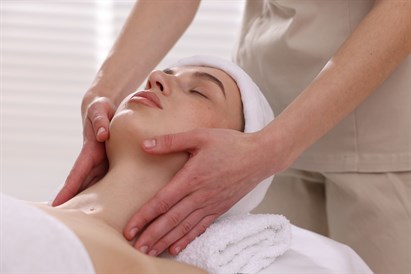 Veido masažas KAGAN + kaukė, pečių ir rankų masažas