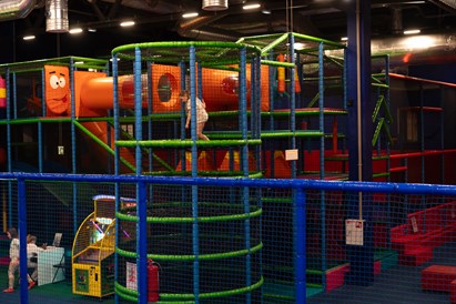 Apsilankykite batutų ir pramogų parke JUMPLAND