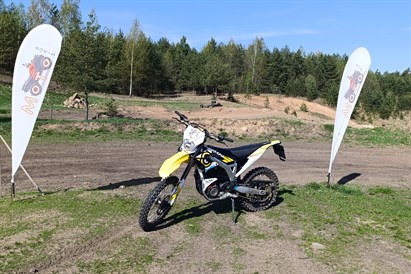 Lėk su bagiu, el. motociklu arba keturračiu