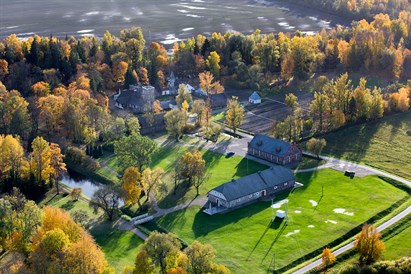 Skrydis virš 3 žymių Lietuvos dvarų